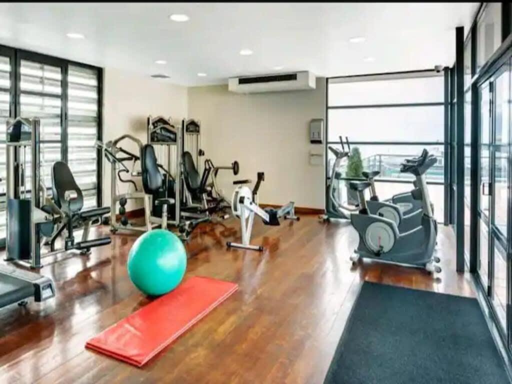 Lovely Bright Apartment With Balcony Pool And Gym Auckland Exterior photo